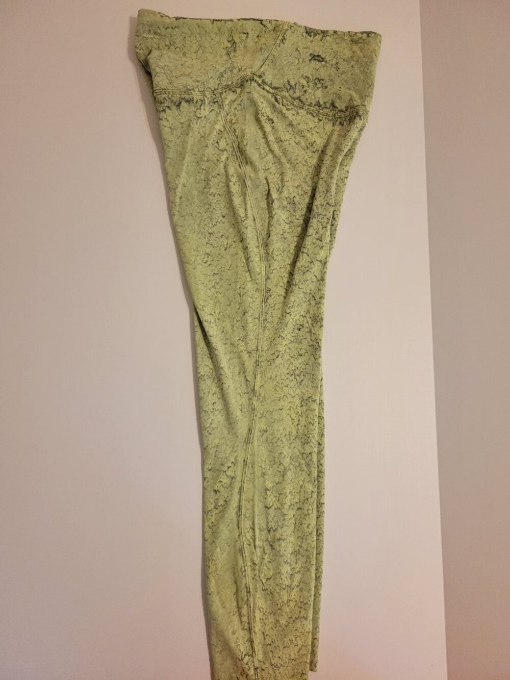 Lululemon Fast and Free Tights | Sz 6 | 7/8 length | Lime-Marble | Like New